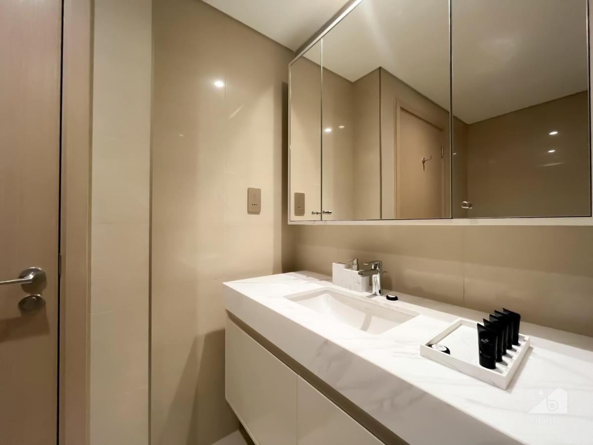 Extreme Luxury Burj Royal Balcony And Downtown View *